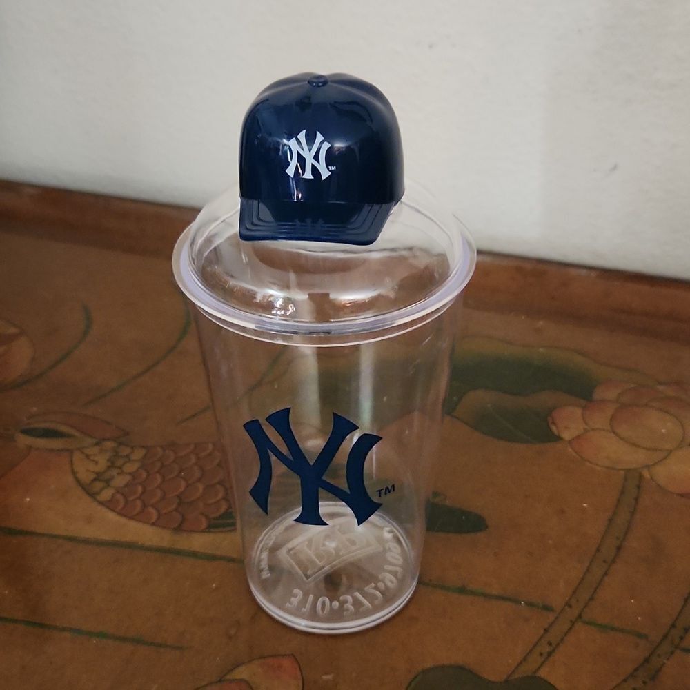 New York NY Yankees Cocktail Shaker Cup Souvenir